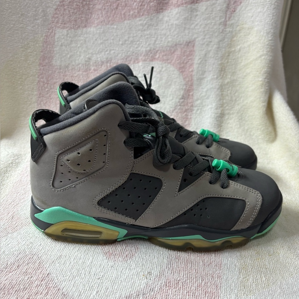 Jordan Kids Black and Gray Sneakers with Green Accents - Picture 2 of 7